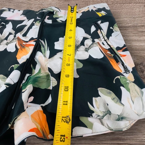 Athleta Hudson Board Shorts Size 8 Tropical Black Floral Swim Surf Pockets - Picture 5 of 5